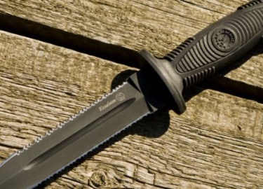 Описание изделия нож Комбат Кизляр.Его обзор и характеристика параметров. Какие отзывы о ноже, какова его цена, и есть ли у него аналоги?