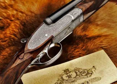 В изготовлении Fausti Stefano совмещаются технологии серийного производства и ручной сборки. Все поверхности притираются вручную.