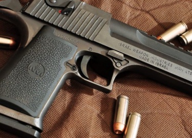 Desert Eagle - один из самых узнаваемых пистолетов в мире. Таким его сделали кинематограф и компьютерные игры. Действительно ли он настолько крут?