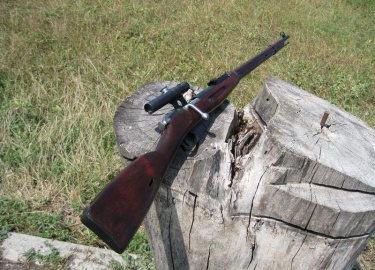 Знаменитая винтовка Мосина и карабины на ее базе. История оружия, характеристики (дальность, длина), конструкция, различные модификации, в том числ...