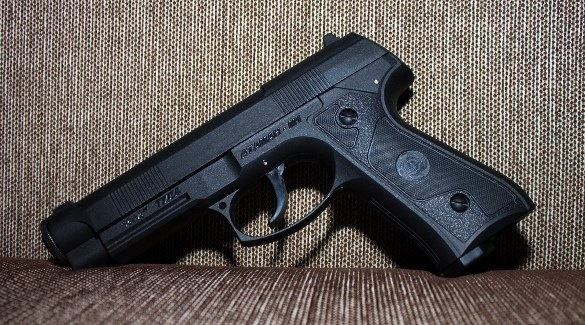 Черный пистолет