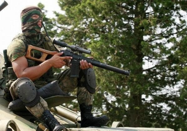 Снайпер с винтовкой Винторез