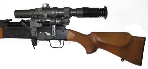 Прицелы с длинными резиновыми наглазниками.
