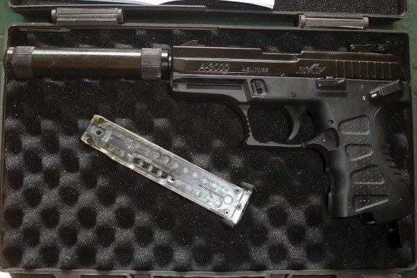 Оружие с глушителем
