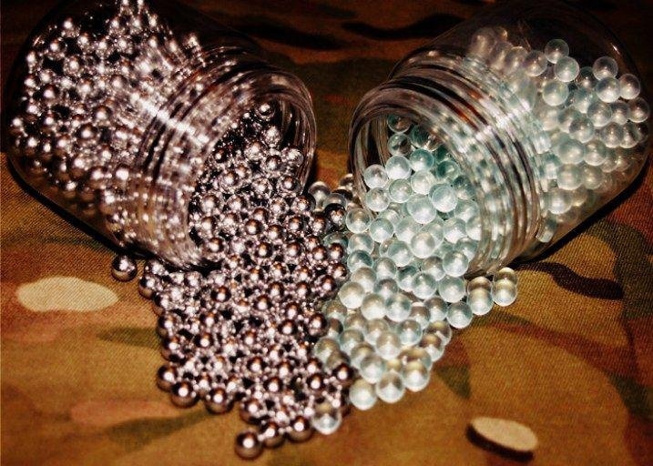 Из чего стреляет пистолет airsoft?
